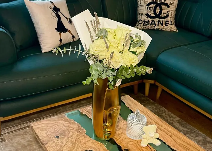 View Royal 2 Bedrooms Panoramic Balcony