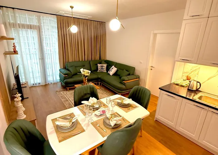 View Royal 2 Bedrooms Panoramic Balcony *