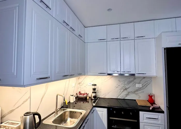 View Royal 2 Bedrooms Panoramic Balcony * Tirana