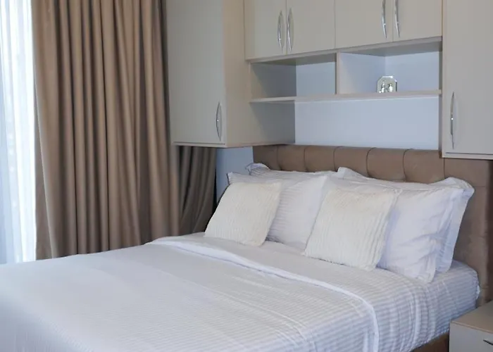 View Royal 2 Bedrooms Panoramic Balcony *