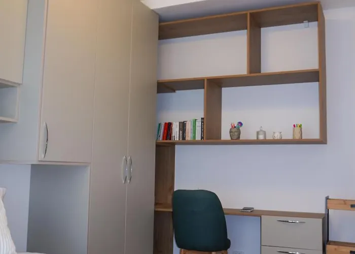 View Royal 2 Bedrooms Panoramic Balcony