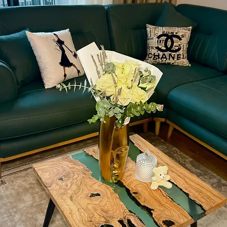 View Royal 2 Bedrooms Panoramic Balcony