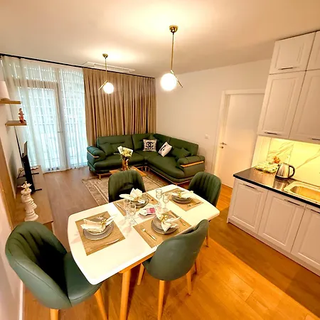 View Royal 2 Bedrooms Panoramic Balcony *