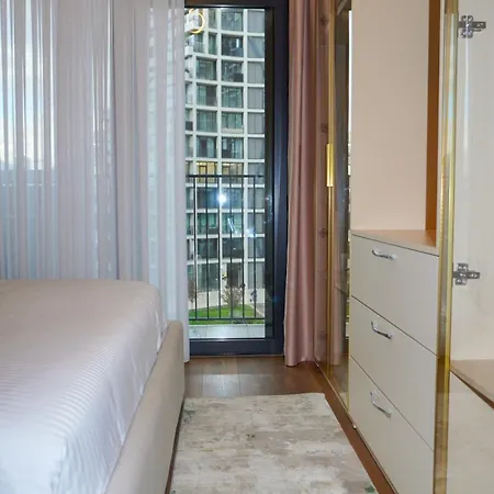 View Royal 2 Bedrooms Panoramic Balcony Apartment *