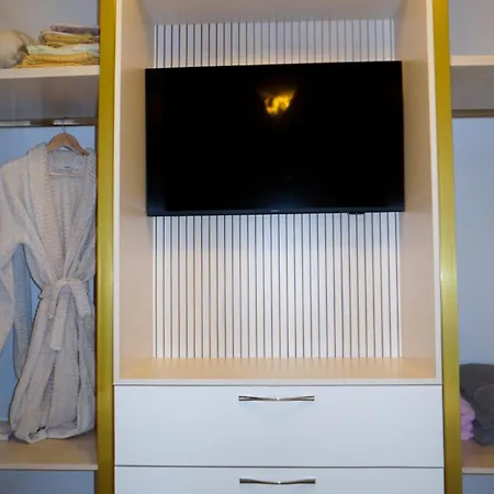 View Royal 2 Bedrooms Panoramic Balcony *