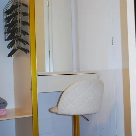 View Royal 2 Bedrooms Panoramic Balcony Apartment *