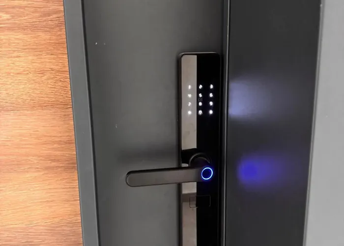 View Royal 2 Bedrooms Panoramic Balcony تيرانا