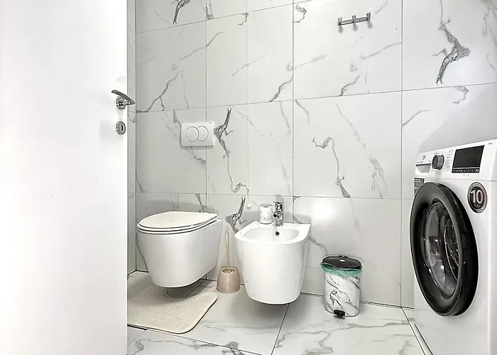 View Royal 2 Bedrooms Panoramic Balcony شقة تيرانا