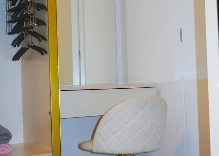 View Royal 2 Bedrooms Panoramic Balcony شقة *