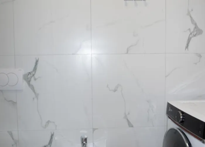 View Royal 2 Bedrooms Panoramic Balcony شقة تيرانا